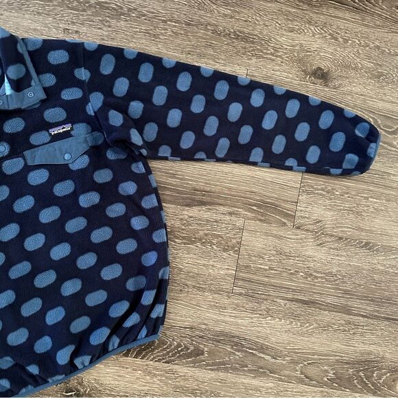 Patagonia Women's Lightweight Polka Dot Synchilla Snap-T Pullover - Picture 4 of 6